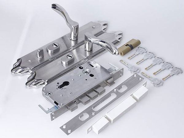 大東區汽車開鎖(配汽車遙控鑰匙)