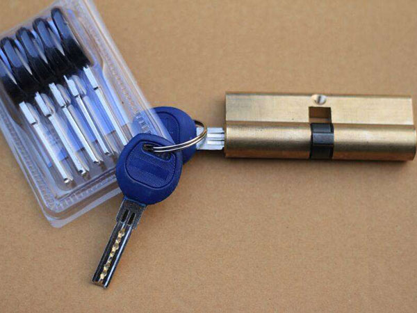 眉山汽車開鎖（配汽車鑰匙公司）