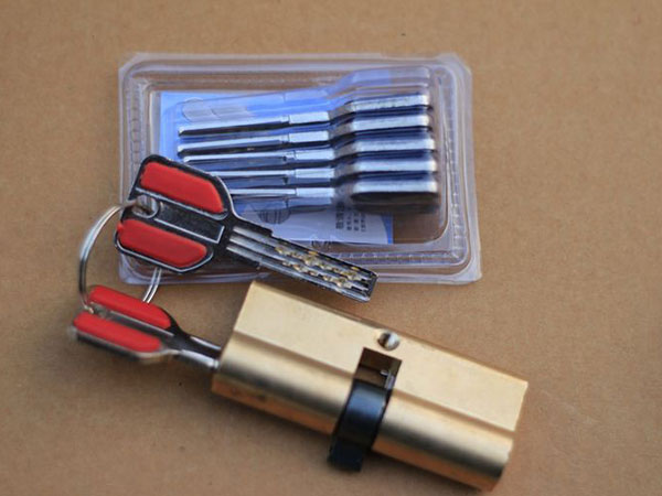 石家莊汽車開鎖(配汽車遙控鑰匙)